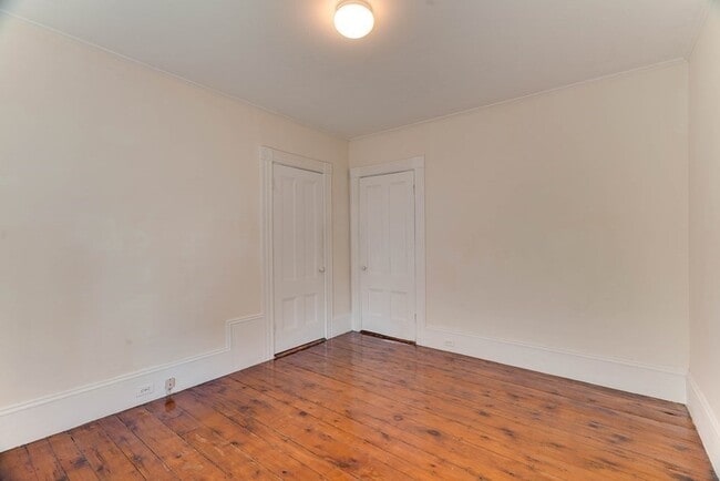 Building Photo - 2 Messervy St