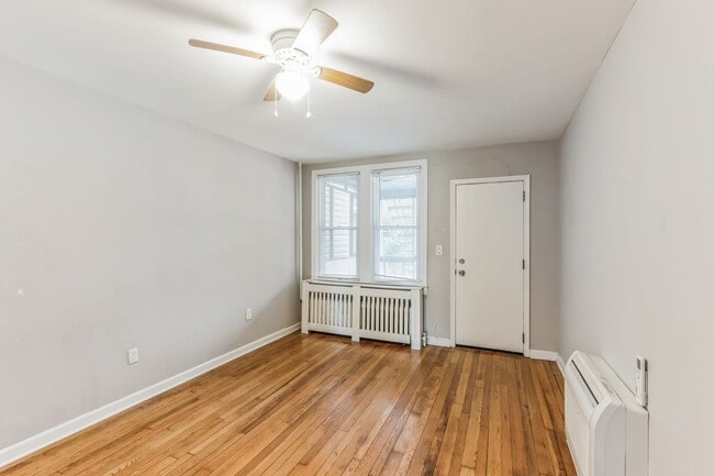 Building Photo - Wonderful! 2BR/1bth home in Columbia Heights. Nice Yard & Parking!!!