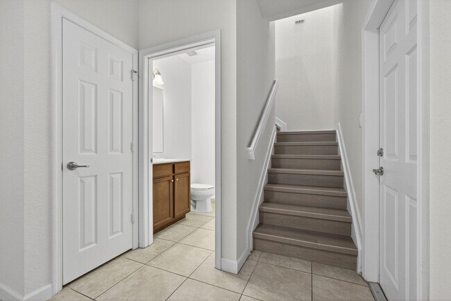 Building Photo - 10348 Wellington Parc Dr