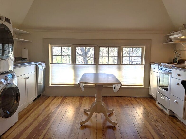 Spacious Kitchen - 220 Melrose Cir