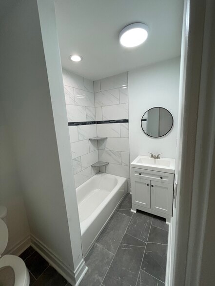 Bath 1 - 501 Saint Clair Ave