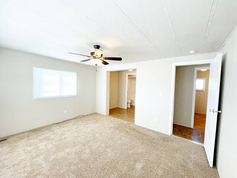 Large Walk-in Closet - 3512 Welchester Dr