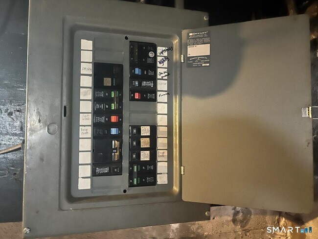 Building Photo - 138 Mountain St