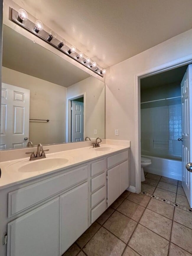 Building Photo - Beautiful Corona Pool Home with 4 bedroom ...