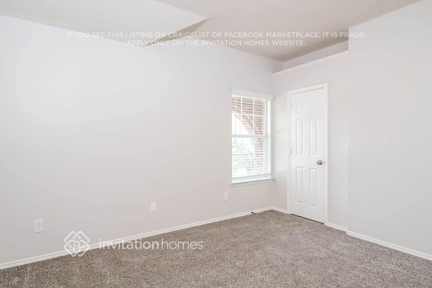 Building Photo - 3933 Pinetree Dr