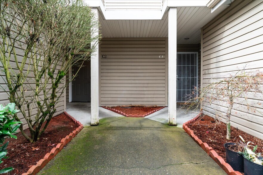 Building Photo - 501 23rd Ave S