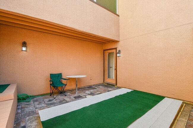 Building Photo - 6000 Inwood Dr