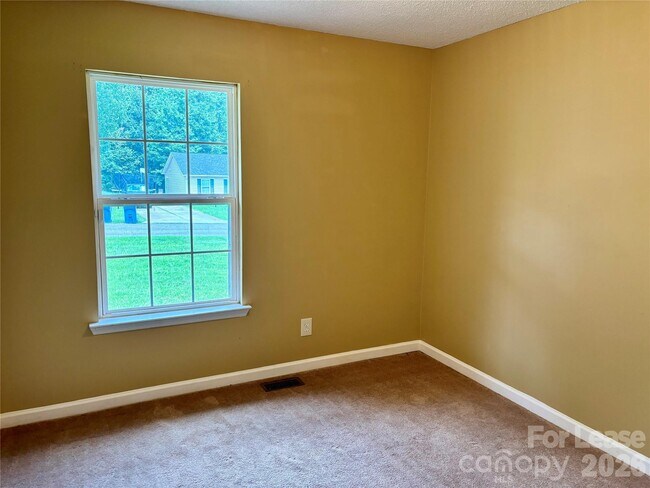 Building Photo - 316 Springhill Ln