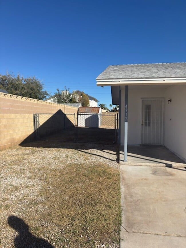 Building Photo - 3Bedroom ranch style home with large backyard