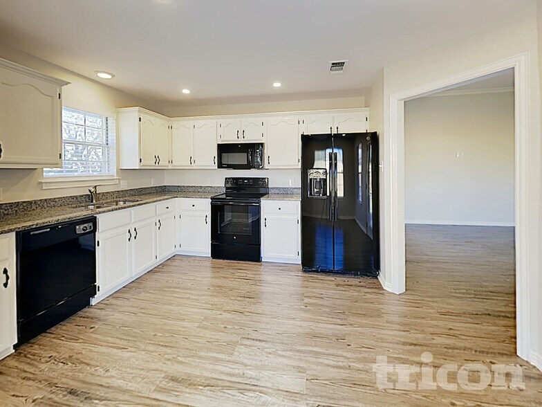 Building Photo - 1012 Brookhaven Dr