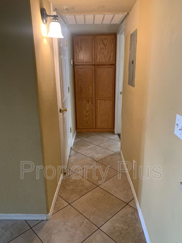 Building Photo - 3301 E Earll Dr