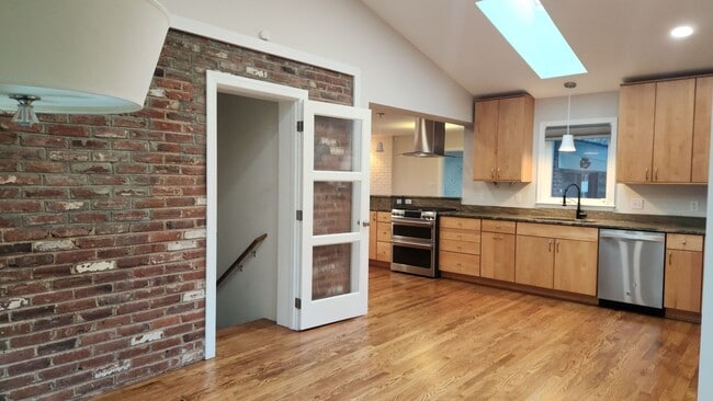 Building Photo - Beautiful Ft Hunt Area Home