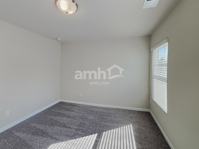 Building Photo - 214 Omega Ct