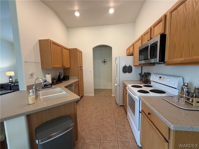 Building Photo - 2416 N Ridge Ave