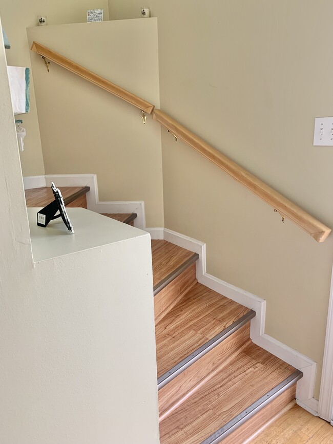 Building Photo - 401 Vista Cir