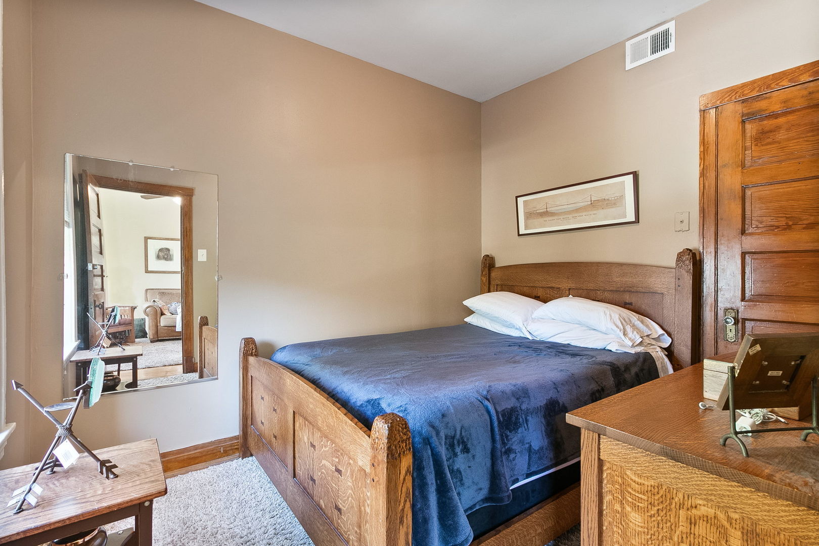 Building Photo - 1821 N Sawyer Ave