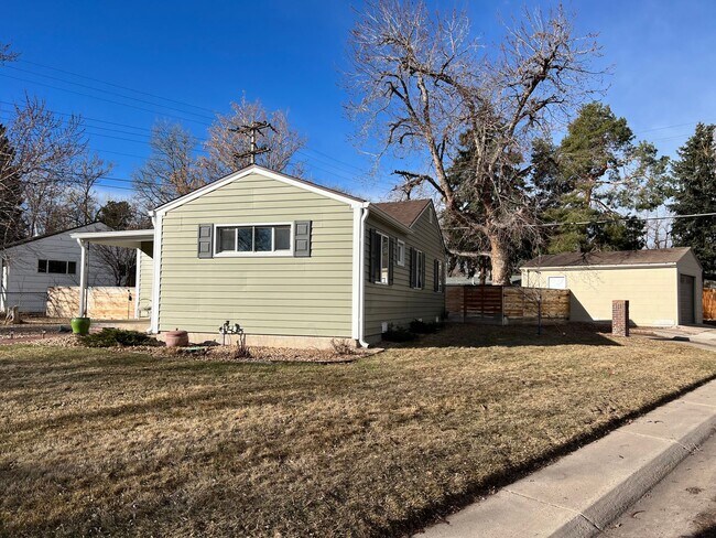 Building Photo - 3 bed 2 bath Harvey Park, Corner Lot