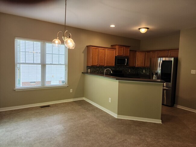 Building Photo - Beautiful Spacious Home in Huntington Place!