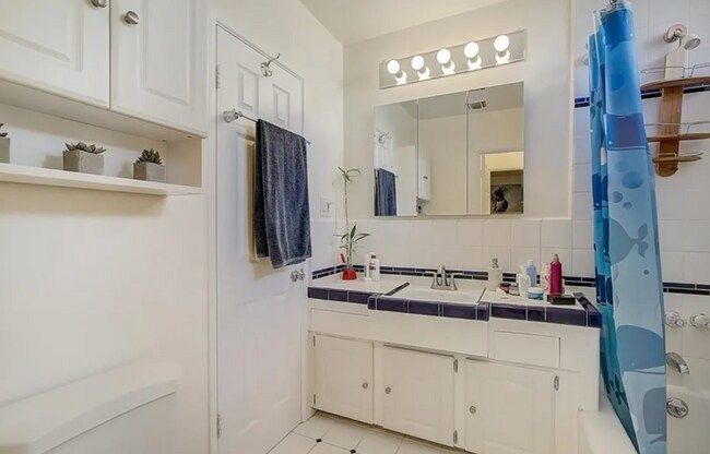 Building Photo - 20426 Lorne St