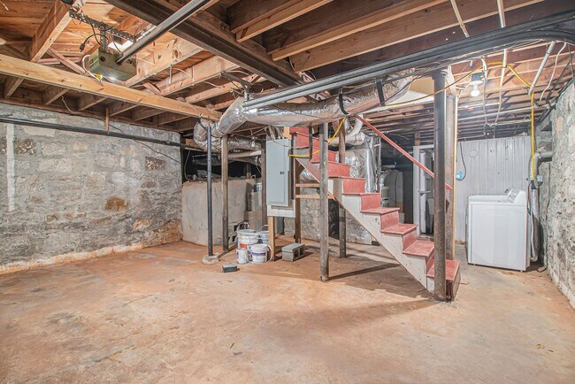 Building Photo - 3 bdrm, 2 bath home near Emory & CDC