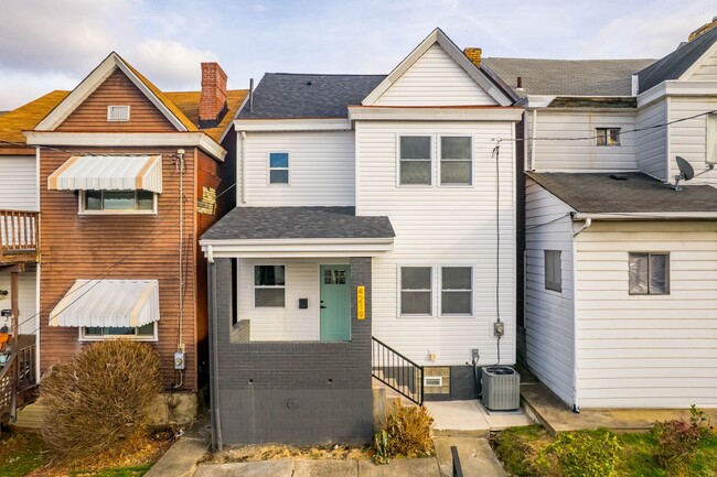 Building Photo - READY FOR MOVE IN! STUNNING 4-bedroom in Greenfield!