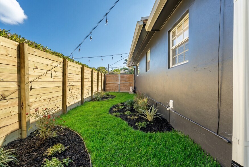 Building Photo - 2121 Parker Ave