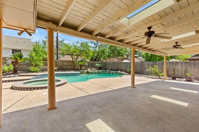 Building Photo - 18318 Mahogany Forest Dr