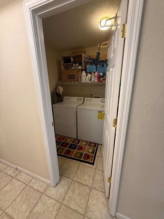 Building Photo - Beautiful 3-Bedroom Home for Rent in Bloomington, IN