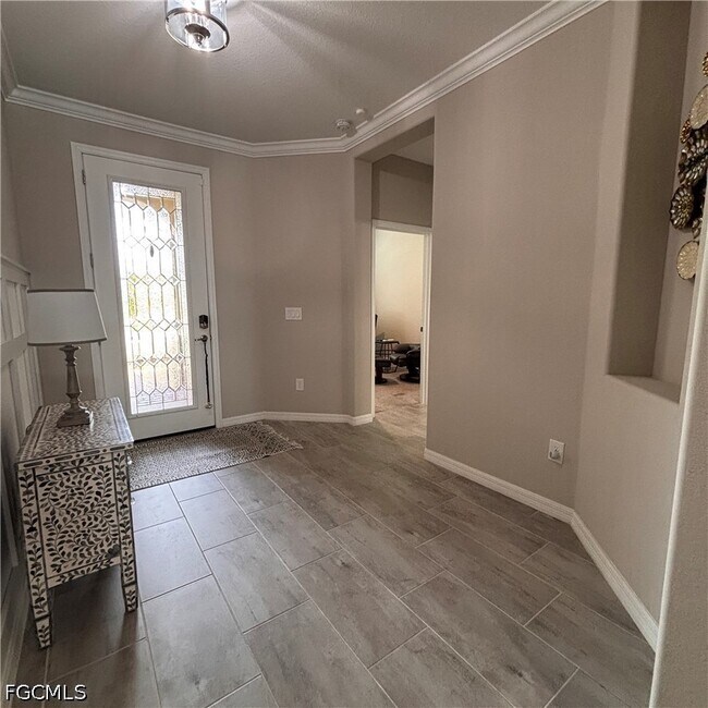 Building Photo - 4028 E Hampton Cir