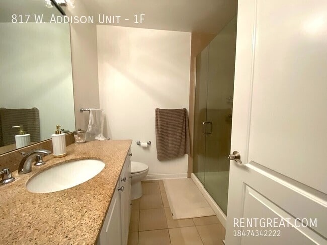 Building Photo - 817 W Addison St