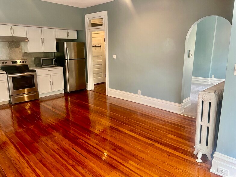 Building Photo - 4124 W Pine Blvd