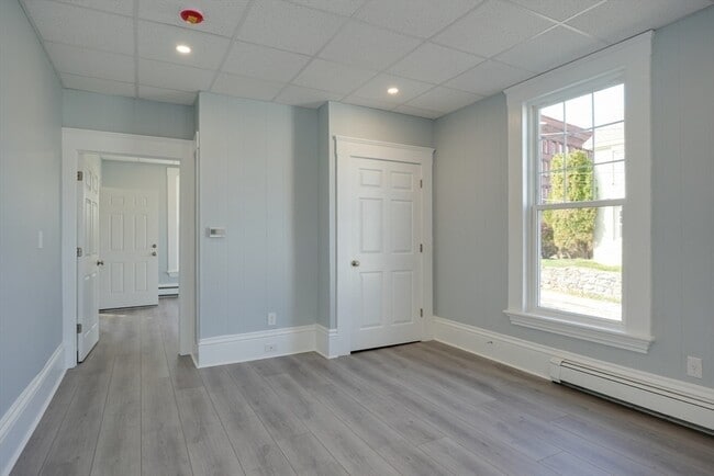 Building Photo - 47 Mechanic St