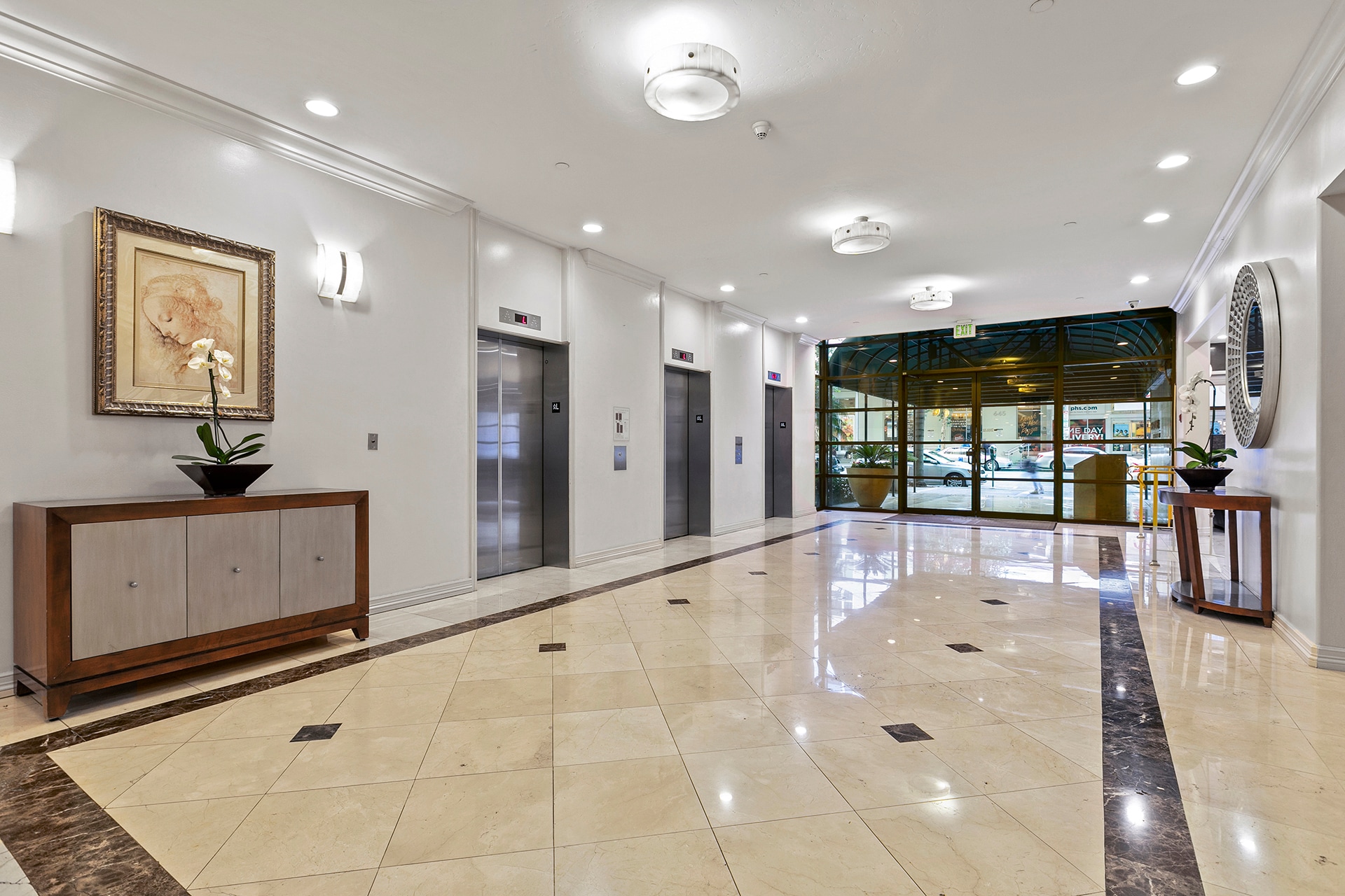 Street Level Entrance - 600 W 9th St