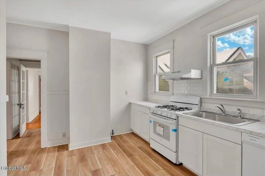 Building Photo - 6 W Erie St