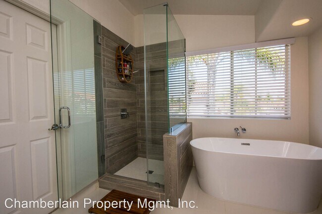 Building Photo - 4 br, 2.5 bath House - 1837 Paseo Del Lago...