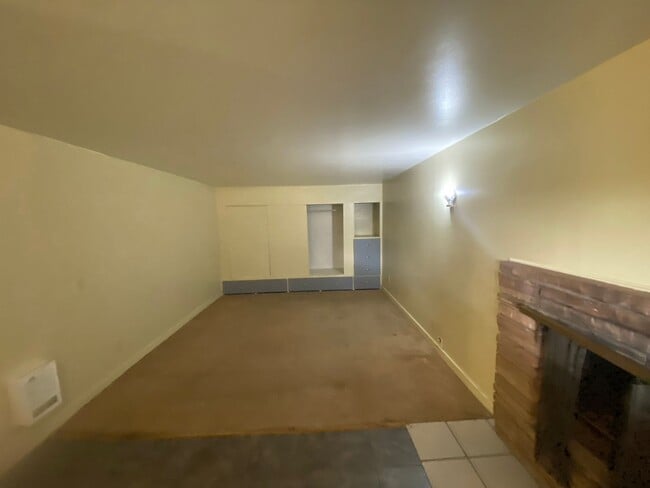 Building Photo - Cheney Studio Apartment Available 7/10