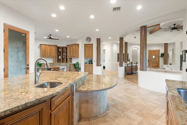 Building Photo - 6708 E Calle de Las Estrellas Rd