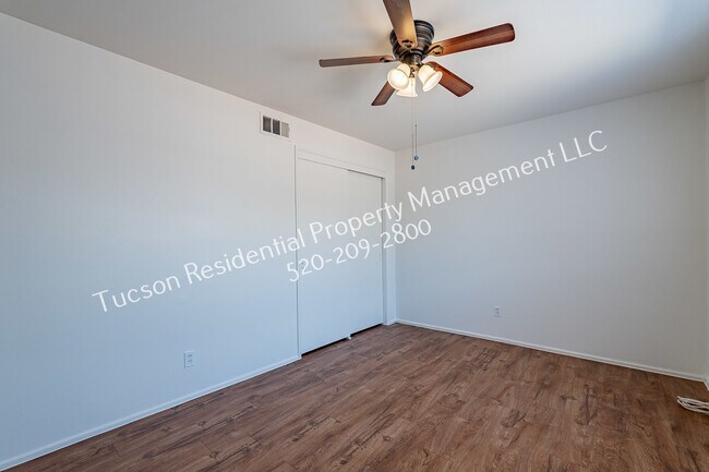 Building Photo - 826 E Water St