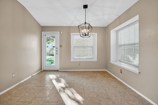 Building Photo - 1502 McDowell Bend