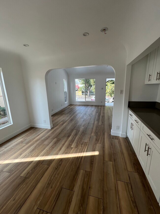 Building Photo - 3619 Edenhurst Ave