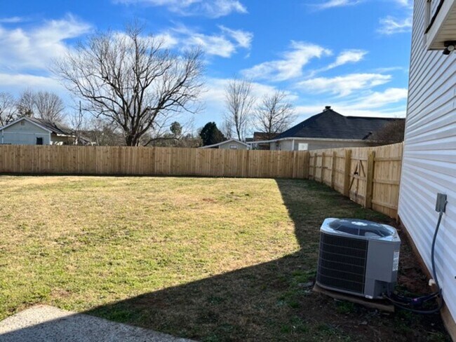 Building Photo - 204 Franklin Sq - Beautifully Updated Home in Bonaire