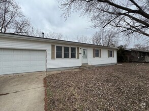 Building Photo - 3-Bedroom Home in Moline – Prime Location ...