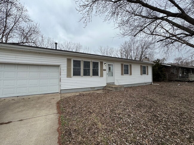 Primary Photo - 3-Bedroom Home in Moline – Prime Location ...