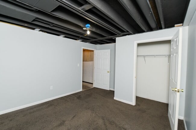 Building Photo - 5 bedroom / 2.5 bathroom Home for Rent in ...