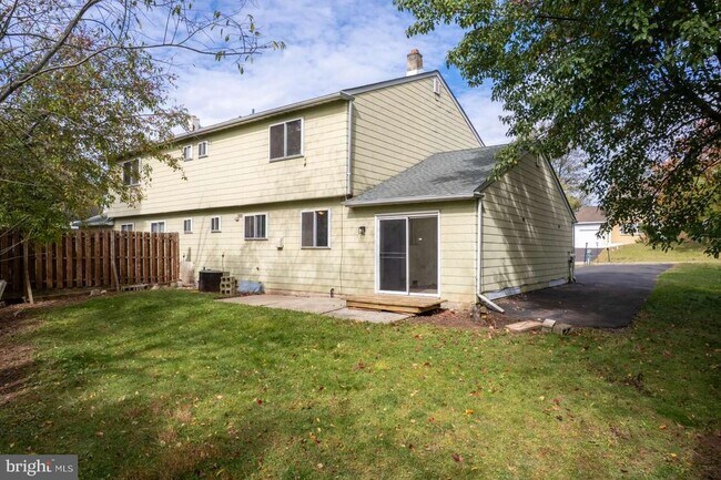 Building Photo - 1558 Specht Pl