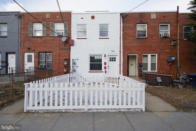 Building Photo - 958 Mt Olivet Rd NE