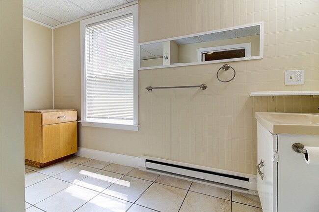 Building Photo - 39 Ruggles St