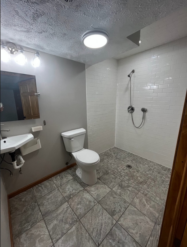 Building Photo - 4-Bedroom Plattsmouth Home with Lake Access!!