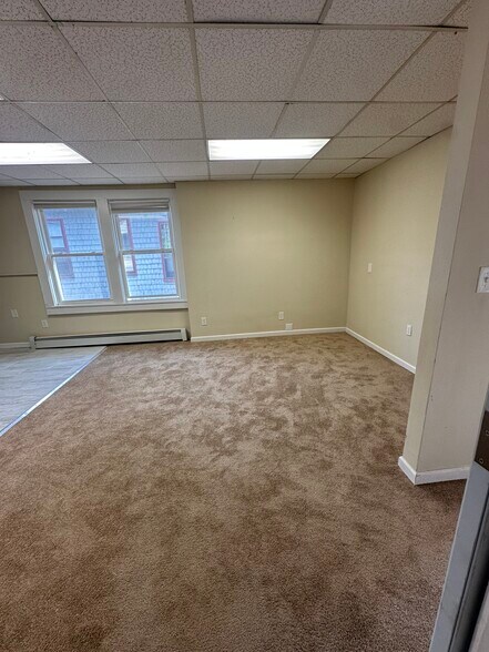 Building Photo - 104 Gillett St