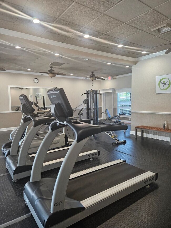 Building Photo - 2 bedroom 2 bath home int the beautiful La...
